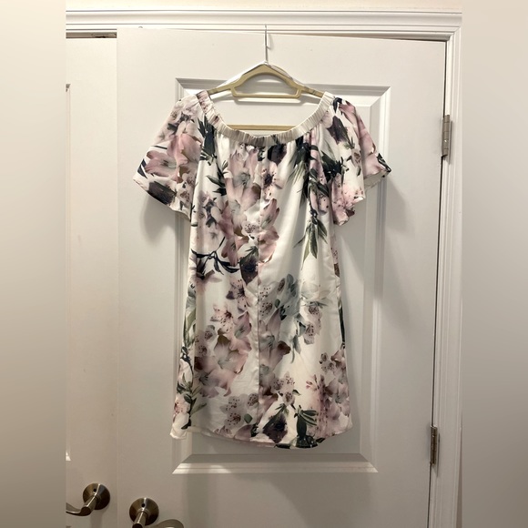 Lulu’s Dream of You Ivory Floral Print Off the Shoulder Shift Dress- size Small - Picture 5 of 6